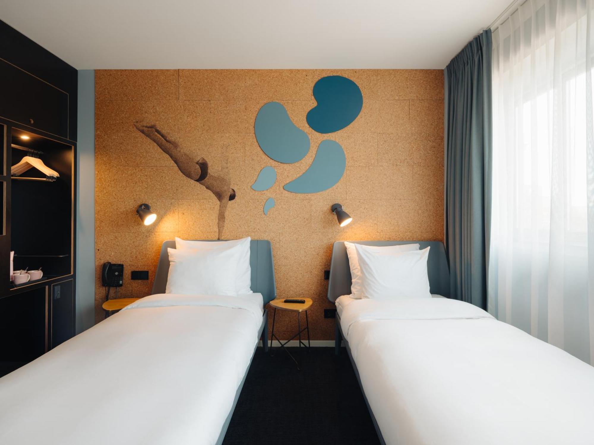 Conscious Hotel The Tire Station Amsterdam Exterior foto